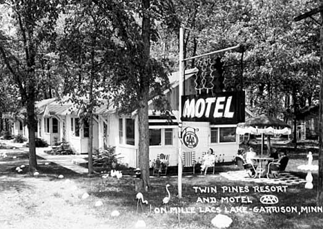 Twin Pines Resort and Motel on Mille Lacs Lake, Garrison, Minnesota, 1955