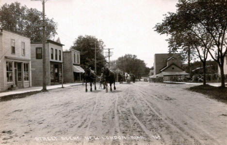 Street scene, New London Minnesota, 1913