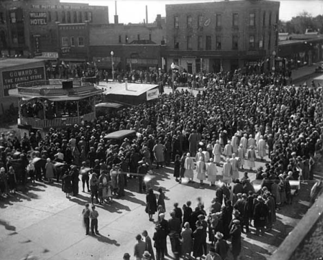 Street Celebration, Aitkin Minnesota, 1917