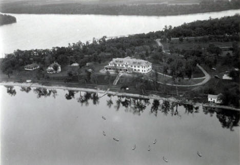 Dickenson Inn on Lake Geneva, Alexandria Minnesota, 1915