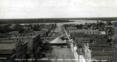 Birds-eye view of Alexandria from Sixth Avenue looking north during carnival, 1907