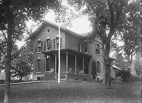 "The Oaks", Haven residence in Chatfield Minnesota, 1900