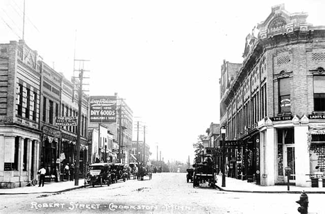 Robert Street, Crookston Minnesota, 1915