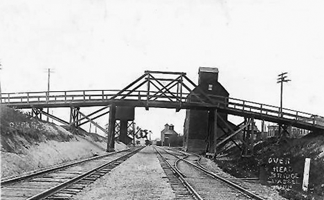 Overhead Bridge, Dassel Minnesota, 1911