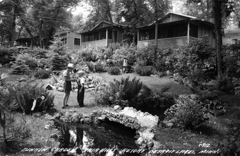 Sunken Garden, Fair Hills Resort, Detroit Lakes Minnesota, 1947