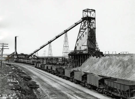 Pioneer Mine shaft B and power house, Ely; Oliver Iron Mining Company, 1915