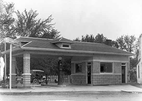 Filling station, Franklin Minnesota, 1922