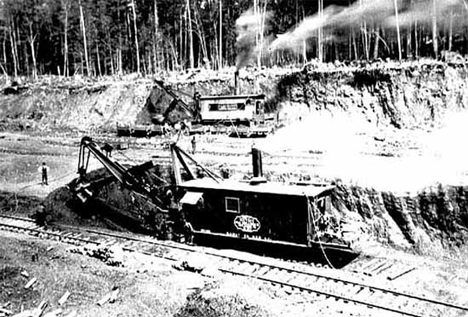 Steam shovels at work in the Mahoning Mine, Hibbing Minnesota, 1894