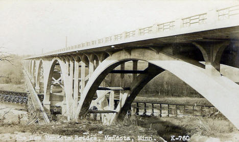 New Mendota Bridge, 1926 - note the two railroad bridges also visible