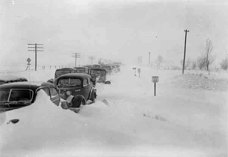 Cars stalled on Highway 169 near Milaca Minnesota, 11/11/1940