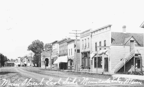 East side of Main Street, Minnesota Lake Minnesota, 1913