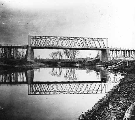 Red River bridge between Moorhead and Fargo, 1872