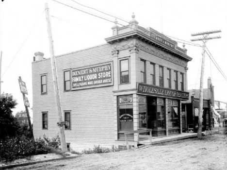 Diemert & Murphy's Family Liquor Store, Moorhead Minnesota, 1905