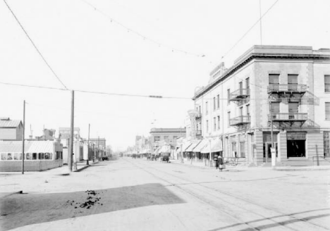 Front Street (Center Ave), Moorhead Minnesota, 1915