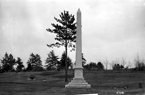 Monument to those who perished in the 1918 fire at Moose Lake, 1935