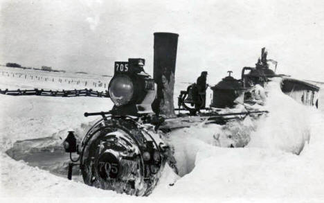Great Northern engine stuck in snow, Morris Minnesota, 1917