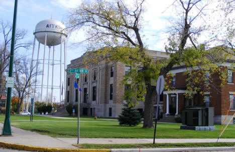 View of the Aitkin County Courthouse and Aitkin City Water Tower, 2007