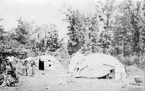 Chippewa lodges near Onamia Minnesota, 1910