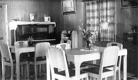 Dining room, Lundeen's Upper Gull Lake Resort, Pequot Lakes Minnesota, 1940