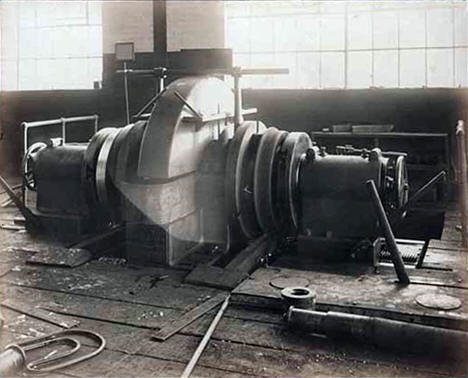 Car wheel lathe in Duluth, Missabe and Northern Railway shop, Proctor, 1915