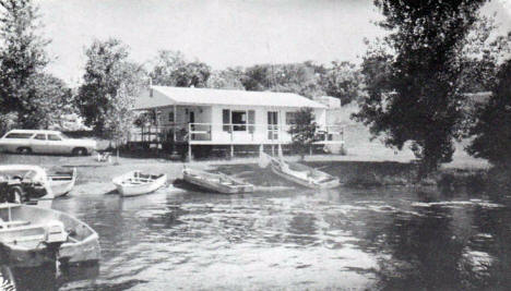 Elmwood Resort on Horseshoe Lake, Richmond Minnesota, 1950's