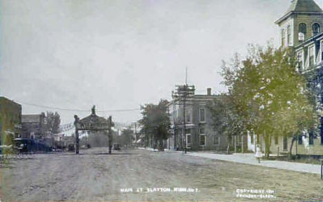 Street scene, Slayton Minnesota, 1911