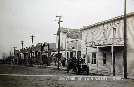 Street scene, Twin Valley Minnesota, 1913