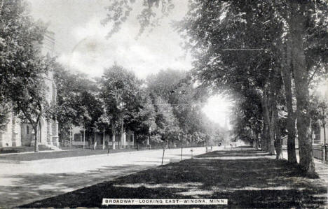 Broadway looking east, Winona Minnesota, 1909