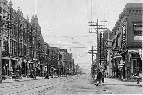 Street scene in downtown Winona, 1900