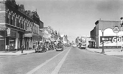 Third Street looking west, Winona Minnesota, 1950
