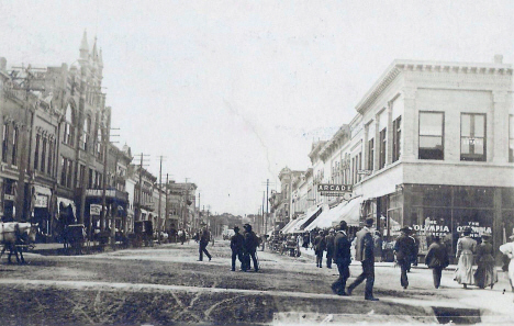 Street scene, Faribault Minnesota, 1909