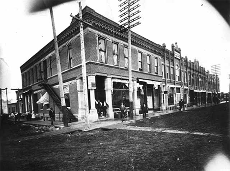 Street scene, Mapleton Minnesota, 1900