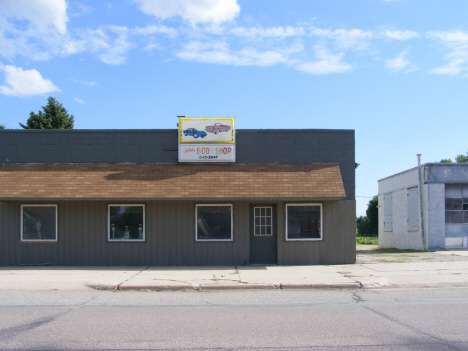 Former body shop, De Graff Minnesota, 2014