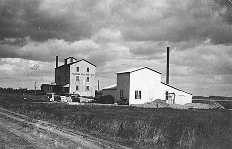 Mill and tile factory, Hanska MInnesota, 1910