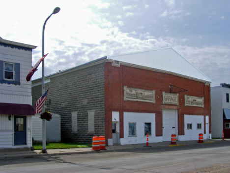 Former Bjorneberg Garage, Hanska Minnesota, 2014