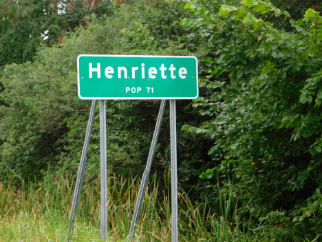 Population sign, Henriette Minnesota, 2018