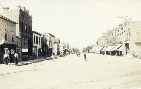 Street scene, Mapleton Minnesota, 1916