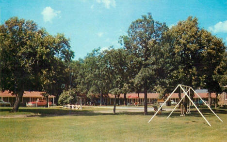 Oak Manor Motel, Detroit Lakes Minnesota, 1956