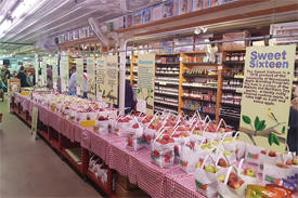 Minnesota's Largest Candy Store aka Jim's Apples, Jordan Minnesota