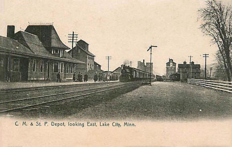 C. M. and St. P. Depot looking east, Lake City Minnesota, 1906