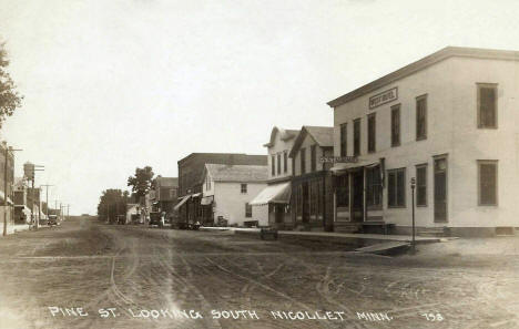 Pine Street looking south, Nicollet Minnesota, 1918