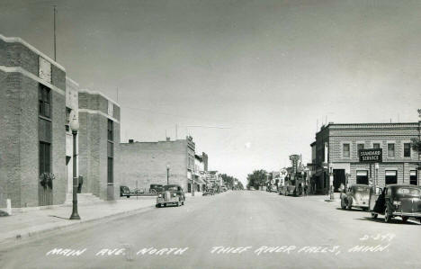 Main Avenue North, Thief River Falls Minnesota, 1940's