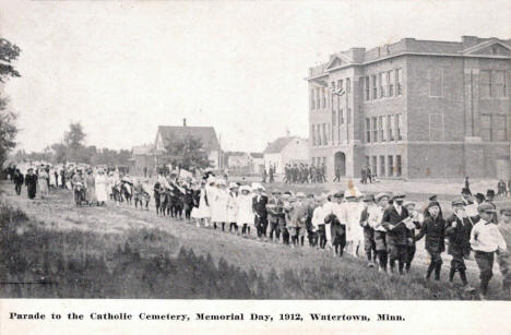 Parade to the Catholic Cemetery, Watertown Minnesota, Memorial Day 1912