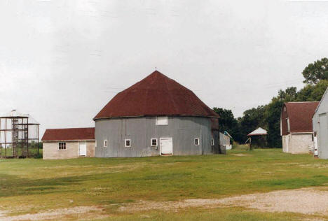 Round barn, Elmdale Minnesota, 2003