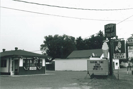 Dairy Treat and Northway Oil, Little Falls Minnesota, 2003