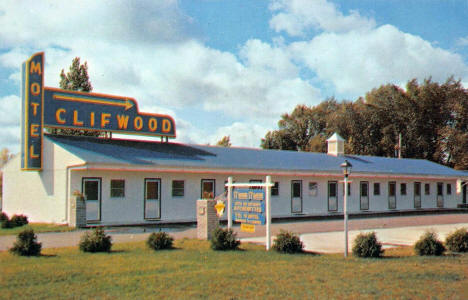 Clifwood Motel, Little Falls Minnesota, 1950's