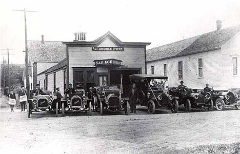 Cars and Cowan Garage, Windom Minnesota, 1915
