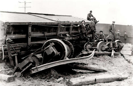 Railroad wreck, 3 miles west of Appleton, Minnesota, June 1909